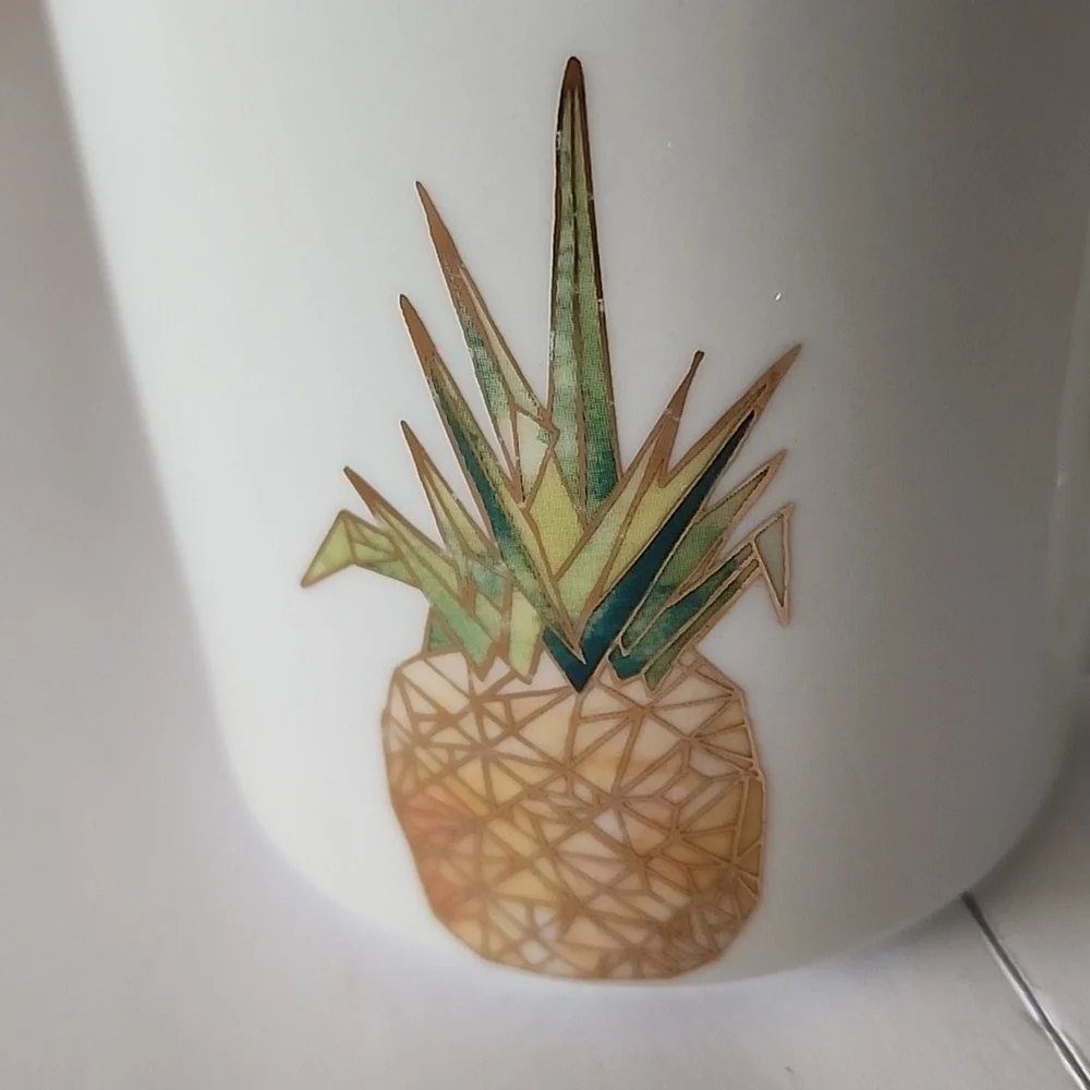 Cordon Bleu Brand 2 Matching Pineapple Mugs 4.25